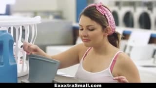 Una troia mora scopata in lavanderia Una troia mora scopata in lavanderia