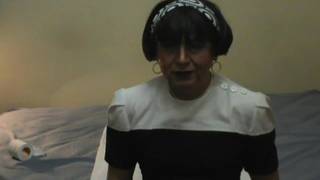 La calda Ivonne si infila un dildo in culo