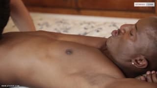 Un cazzo nero e grosso per il suo culo