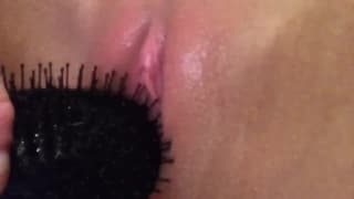 Mostrare la masturbazione sotto la doccia