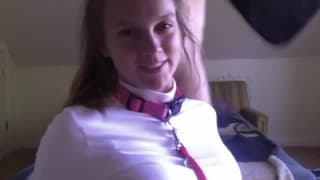 Lui ama dominarla e venirle addosso