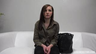 Kristyna è una bella troia in un casting Kristyna è una bella troia in un casting