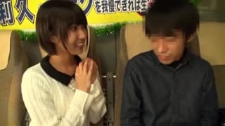 Una troia asiatica gli ingoia lo sperma