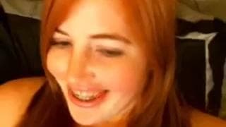 Giovane con giocattolo sessuale in profondità