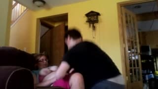 Bella coppia che scopa davanti ad una webcam per eccitarsi di più