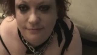 Un bel pompino da questa cagna rossa