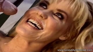 A questo marito piace guardare sua moglie scopata da sconosciuti A questo marito piace guardare sua moglie scopata da sconosciuti