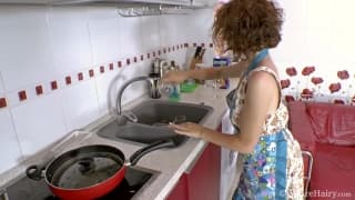 Sasha si strofina la sua figa stretta e pelosa per voi Sasha si strofina la sua figa stretta e pelosa per voi