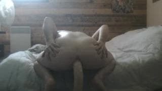 Lui adora sentire un grosso dildo nel culo