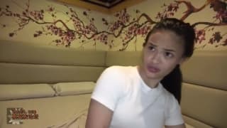 Una giovane thailandese vuole il cazzo