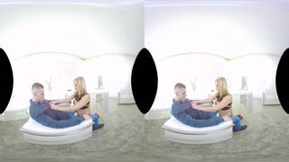 La bionda fa un superbo pompino nel porno VR La bionda fa un superbo pompino nel porno VR