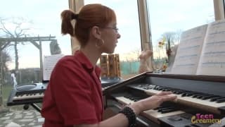 Pianista rossa scopata dappertutto Pianista rossa scopata dappertutto