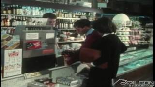 Una favolosa scena gay vintage in un bar Una favolosa scena gay vintage in un bar