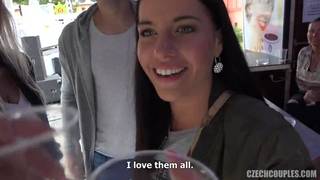 Due ragazze vogliose di farli godere