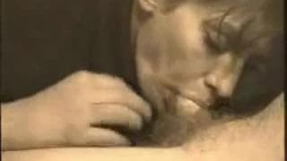 Lei glielo succhia perché vuole farlo felice