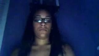 Una mora che ama giocare con le sue tette