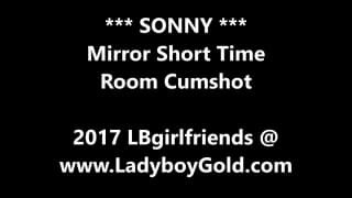 Ecco la trans Sonny con il cazzo tra le mani