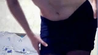 Lei si toglie la gonna per toccarsi Lei si toglie la gonna per toccarsi