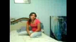 Guardala cavalcare un cazzo in webcam