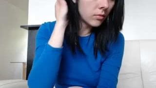 Una cagna mora e il suo dildo in webcam