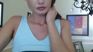 Sgualdrina sexy in lingerie seducente