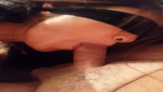 Lei ama succhiarlo mentre è bendata