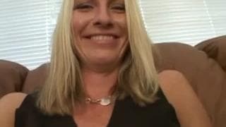 Questa bionda sa come cavalcare un cazzo Questa bionda sa come cavalcare un cazzo