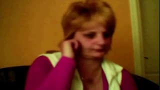 Questa nonna vuole tirare fuori le tettone