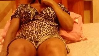 Lei oggi si masturba con il suo dildo