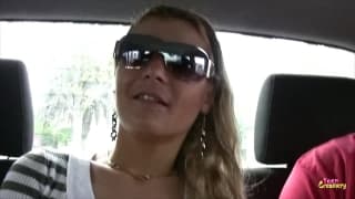 Lei ama farsi scopare all'aria aperta