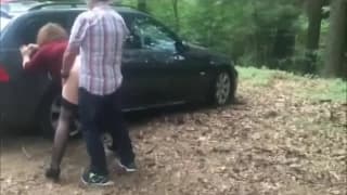 La puttana dai capelli rossi viene scopata in un bosco La puttana dai capelli rossi viene scopata in un bosco