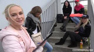 Lui pffre soldi in cambio di sesso a loro Giovani 18-21 anni, Bionde, Pompini, POV 1ma persona, Tette piccole, Studentesse, Culone bianche