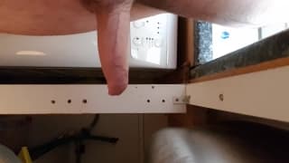 Questo ragazzo ci fa vedere la sua erezione