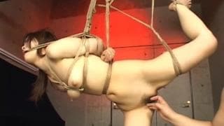 Brunetta con figa pelosa e voglia di scopare molto Brunetta con figa pelosa e voglia di scopare molto