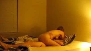 Guarda come lo cavalca e lo fa venire