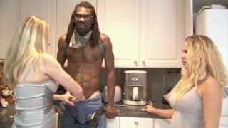 Belle bionde vanno a scopare con un nero