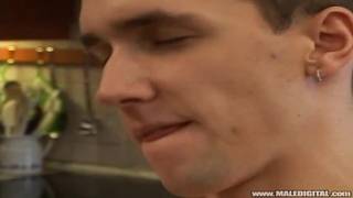 Joey e Gura si danno piacere a vicenda