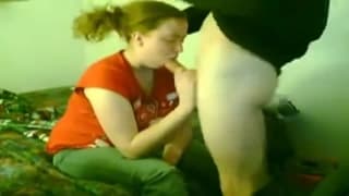 A lui piace quando lei apre le gambe