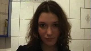 La sua donna gode con il suo cazzo nella bocca