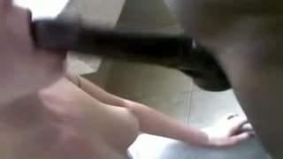Lei ama farlo venire succhiandoglielo Lei ama farlo venire succhiandoglielo