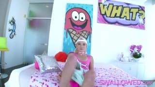 Zelda è sempre pronta a conati di vomito su un cazzo grasso