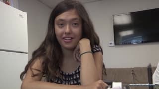 Viene messa sotto torchio da questo maschio molto arrapato