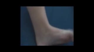 Lui ama usare i piedi della sua donna per venire