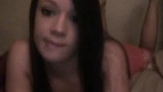 Lei ama giocare da sola fino all'orgasmo