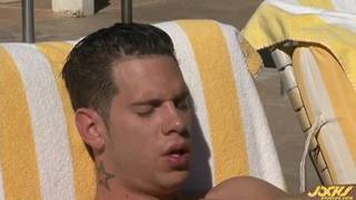 Danny Parker e Kevin Cavallie amano godere insieme all'aperto