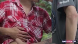 Giovani gay esplorano i loro cazzi e i loro culi Giovani gay esplorano i loro cazzi e i loro culi