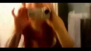Una coppia interrazziale gode in bagno Una coppia interrazziale gode in bagno
