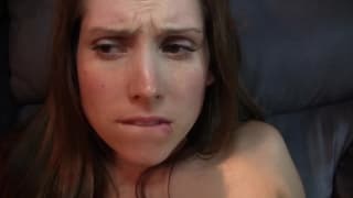 Lui penetra questa bella figa pelosa