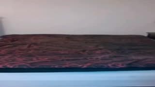 Lui ama vestirsi da donna e masturbarsi