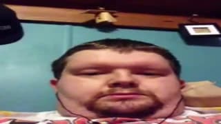 Un ragazzo grasso e gay sa come segarsi